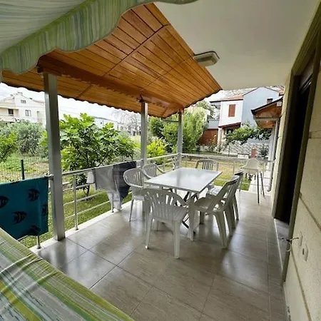 Denize Yakin Muestakil Tripleks Villa *