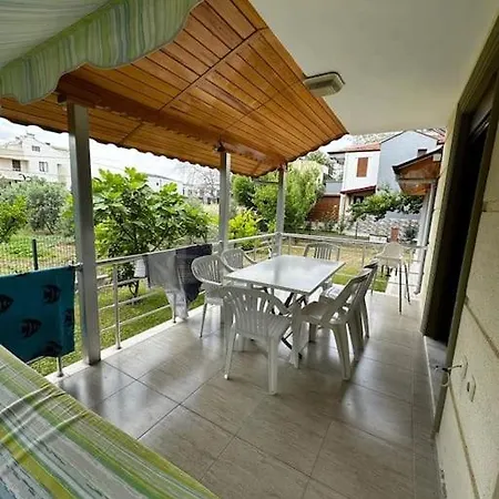 Villa Denize Yakin Muestakil Tripleks Dikili